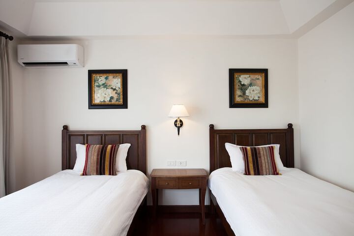Room 8 of 20