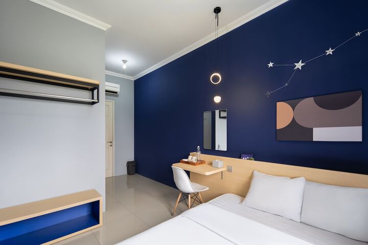 Room 9 of 13