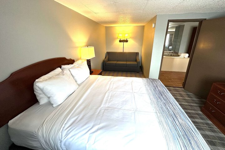 1 King Bed (8 of 13)