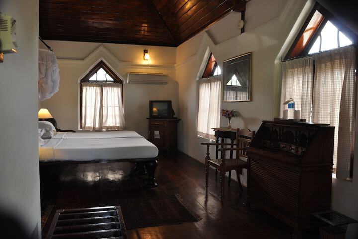 Room 8 of 43