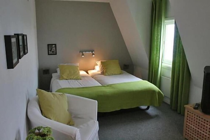 Room 10 of 45
