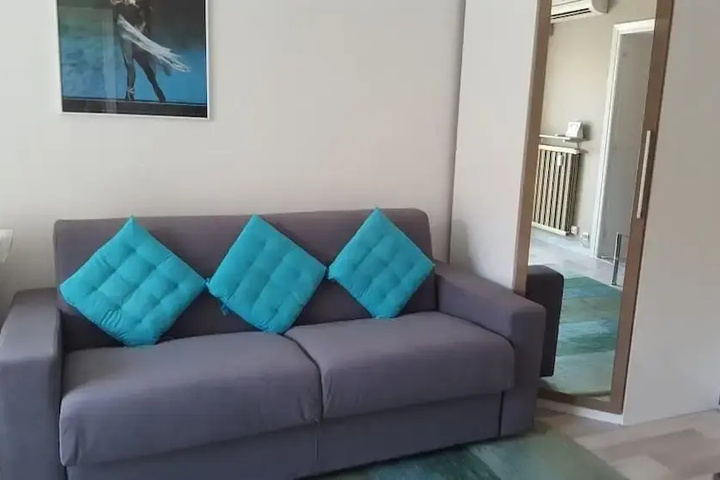 Room 2 of 19