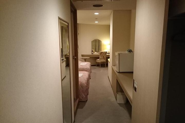 Room 9 of 50