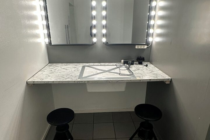Room 66 of 82