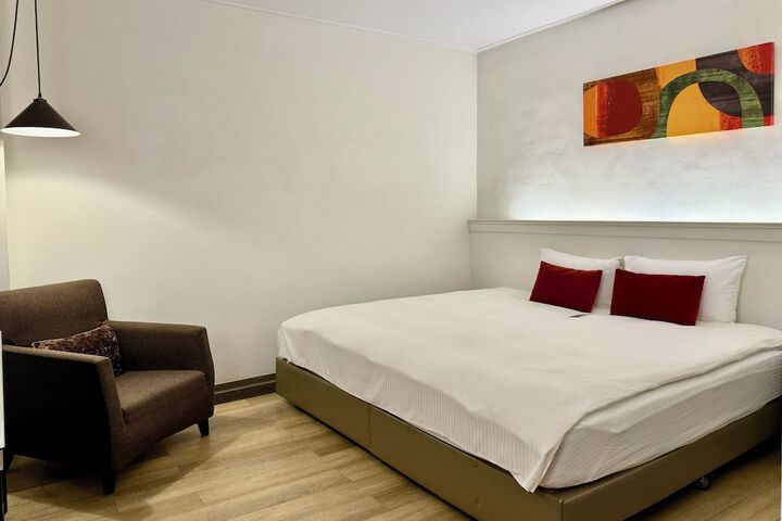 Room 2 of 30