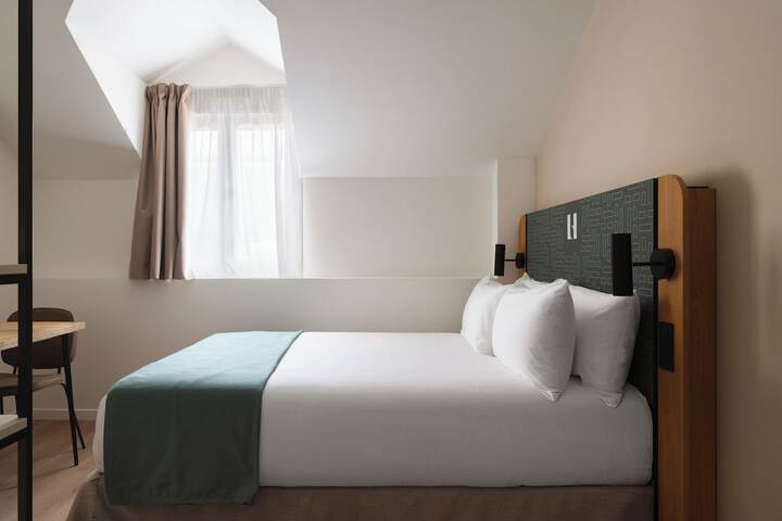 Room 25 of 53