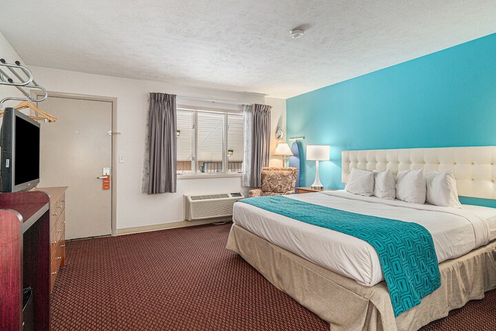 1 King Bed (16 of 27)
