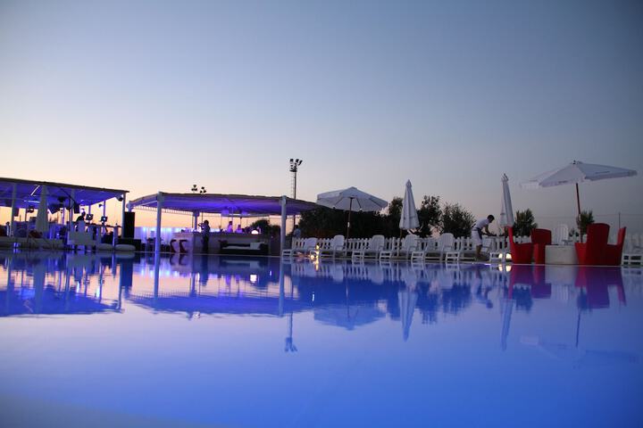 Hotel Pool