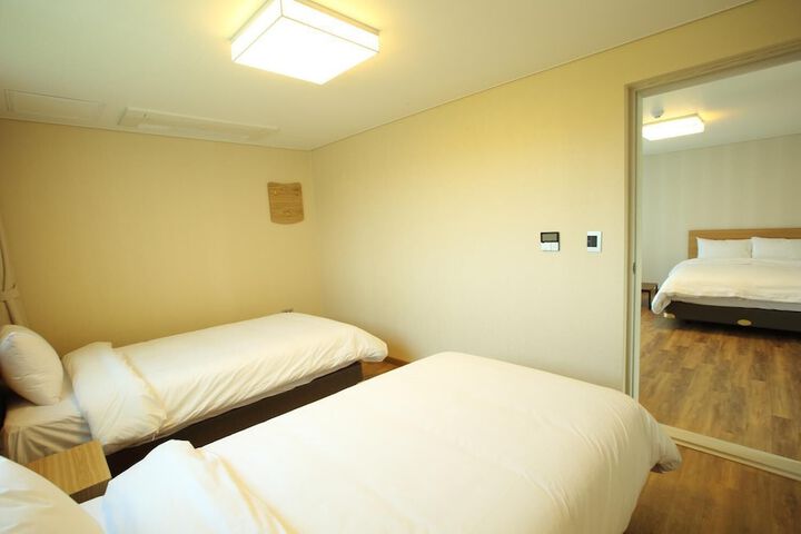 Room 16 of 46