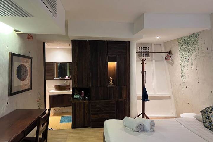 Room 32 of 69