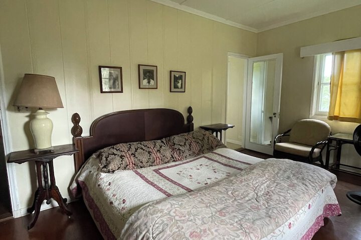 Room 13 of 102