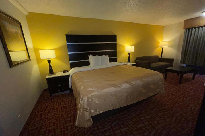 1 King Bed (6 of 9)