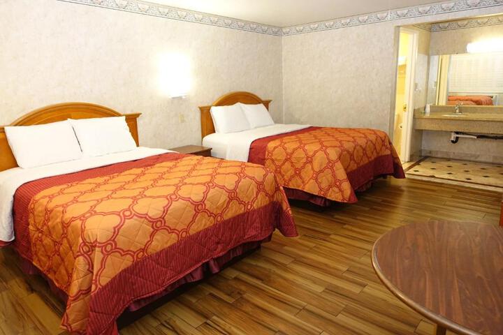 1 Queen Bed (8 of 41)