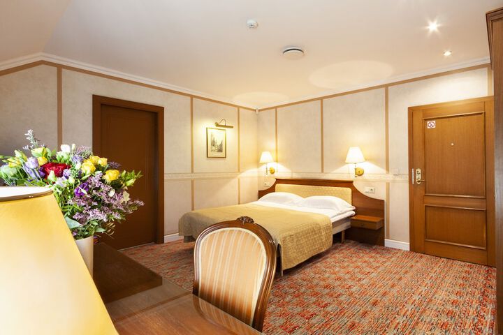 Room 35 of 122
