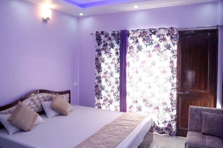 Room 10 of 26