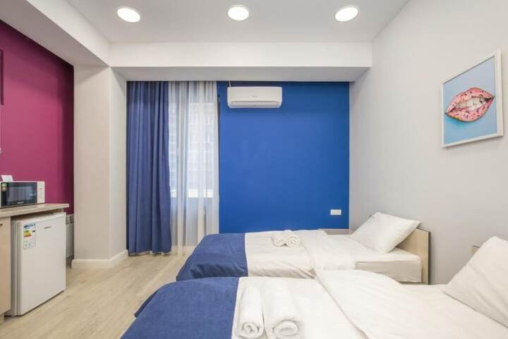 Room 9 of 33