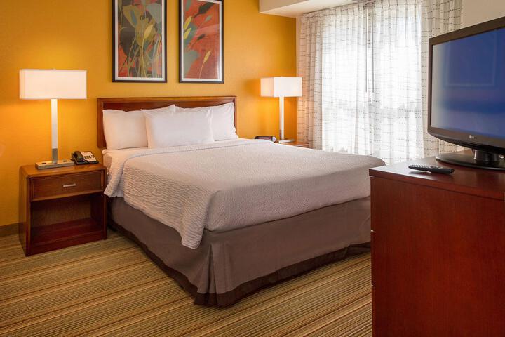Studio Suite Queen Bed (19 of 19)