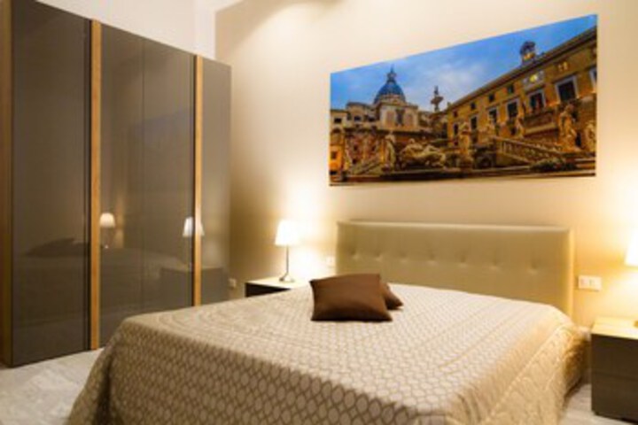 Room 25 of 48
