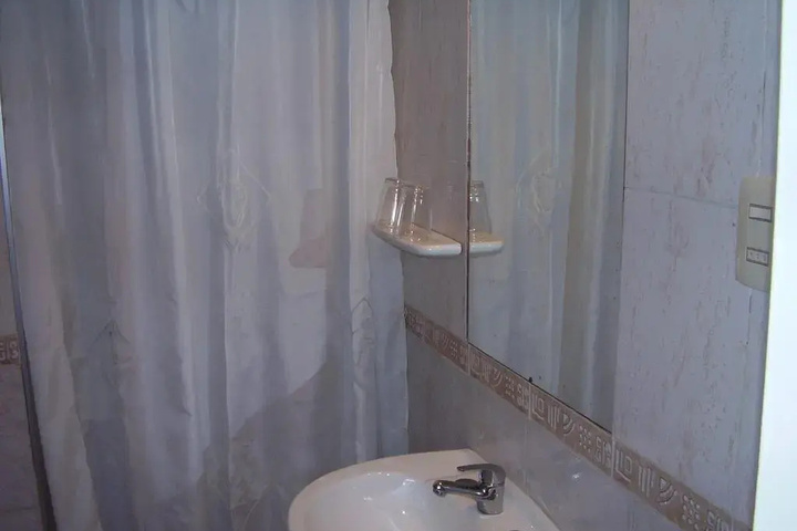 Room 8 of 14