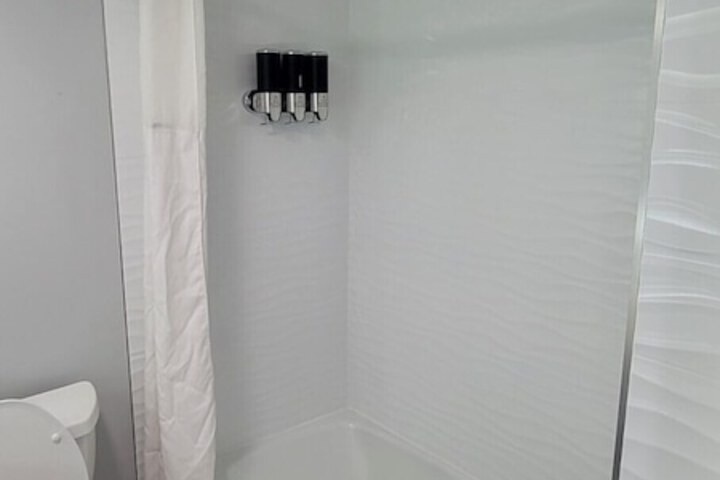 Room 13 of 16