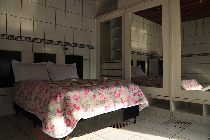 Room 14 of 18
