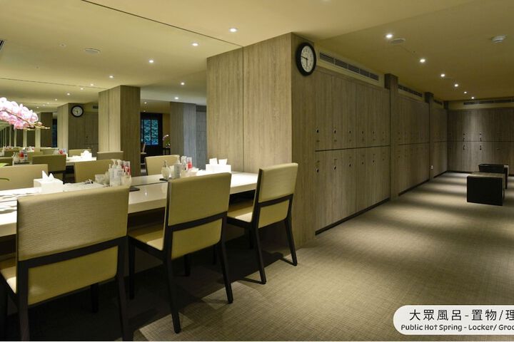 Room 52 of 85
