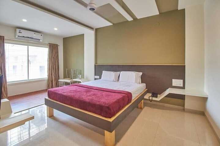 Room 7 of 10