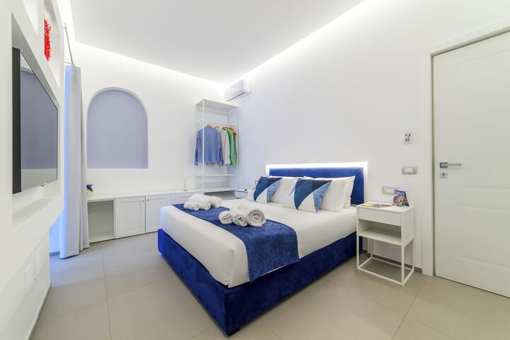 Room 6 of 33