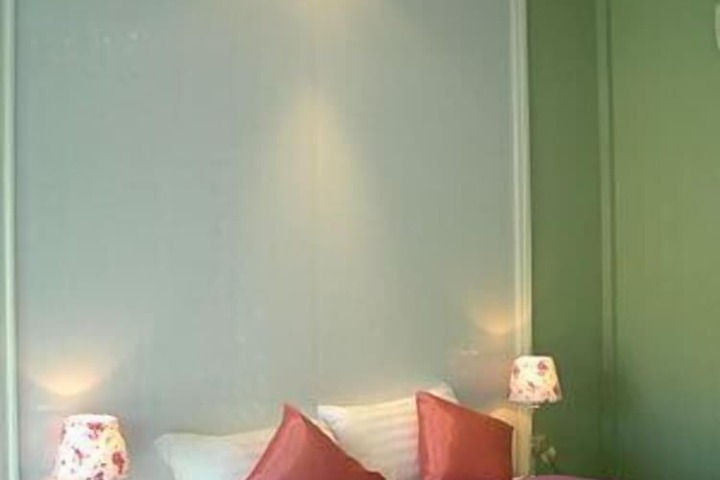 Room 16 of 60