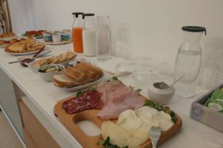 Dining 10 of 32