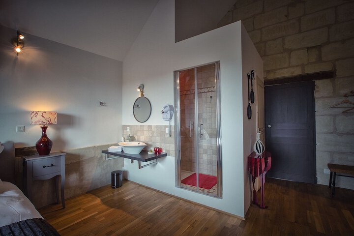 Room 2 of 35