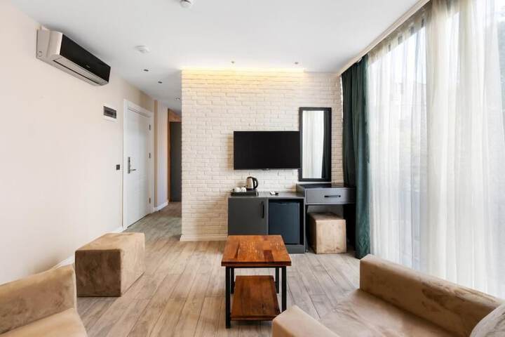Room 16 of 25