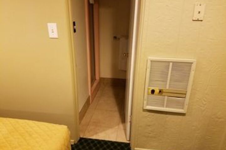 Room 7 of 35
