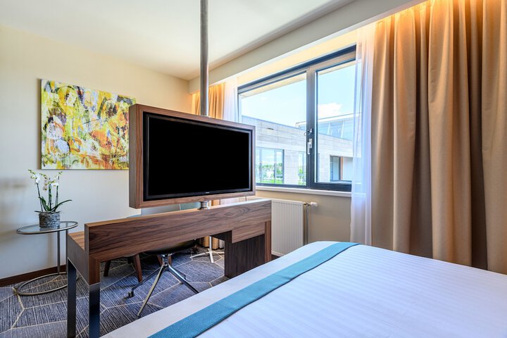 Room 8 of 158