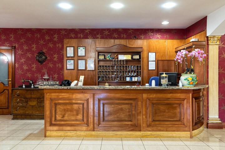 Hotel 2 of 87