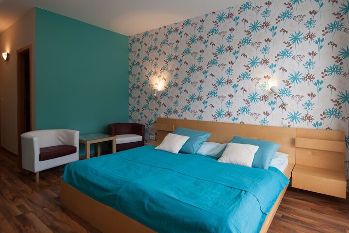 Room 33 of 140