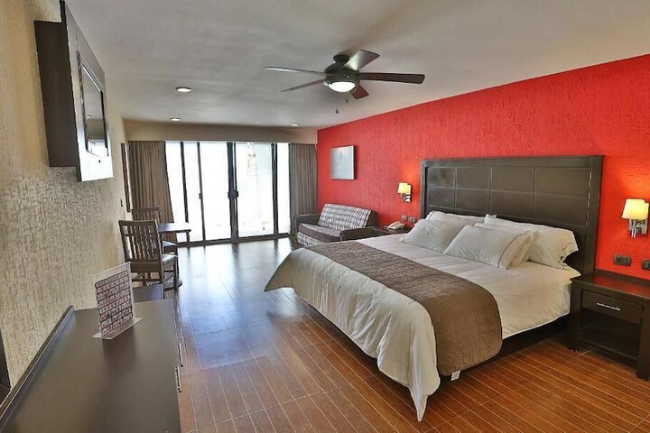 Room 12 of 38