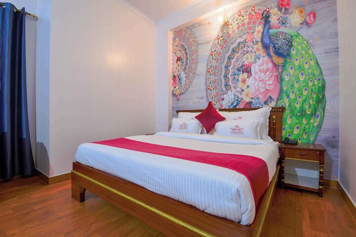 Room 4 of 12