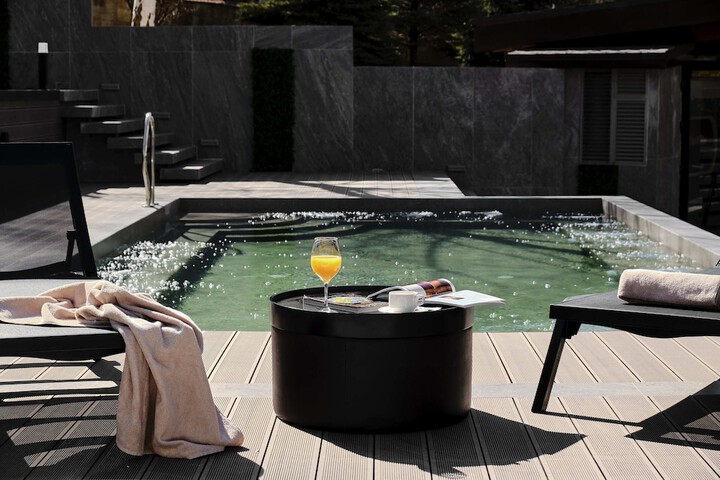 Pool 60 of 157