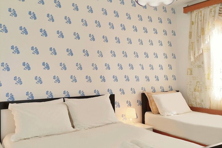 Room 83 of 177