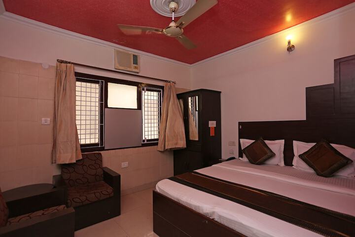 Room 6 of 17