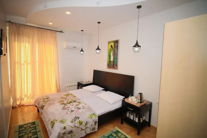 Room 2 of 19
