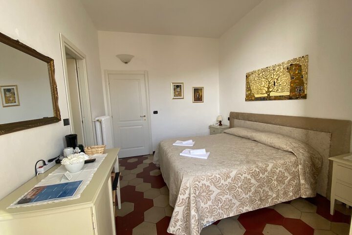 Room 13 of 35