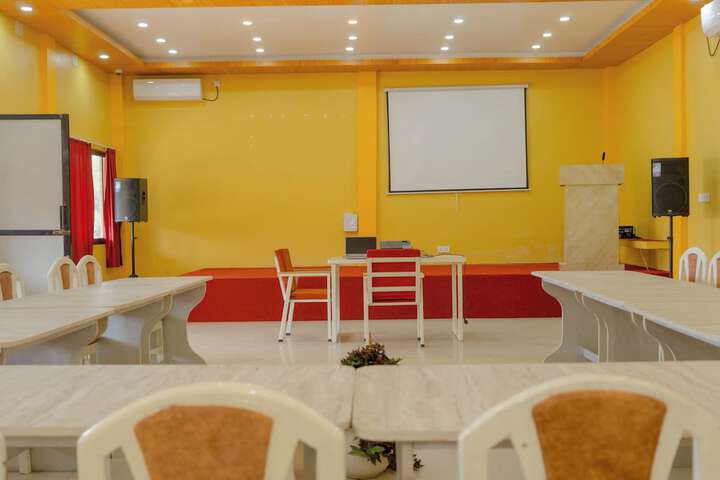 Business Center 21 of 26