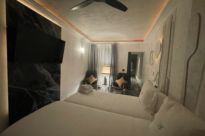 Room 51 of 86