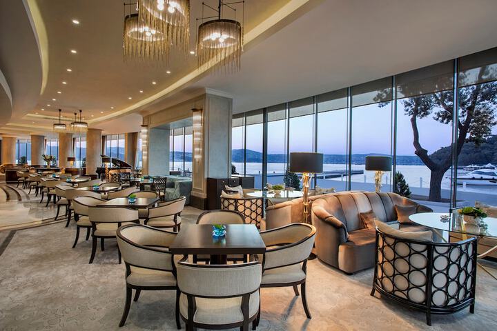Hotel Lobby