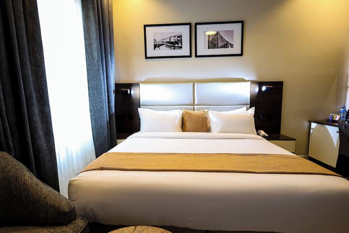 Room 10 of 37