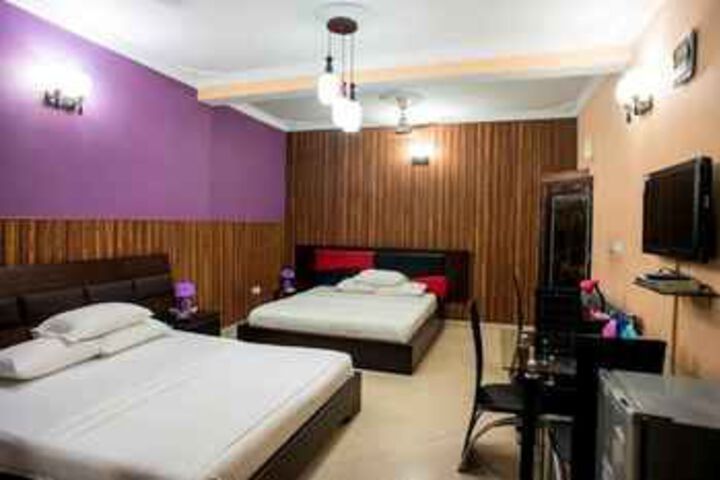 Room 25 of 37