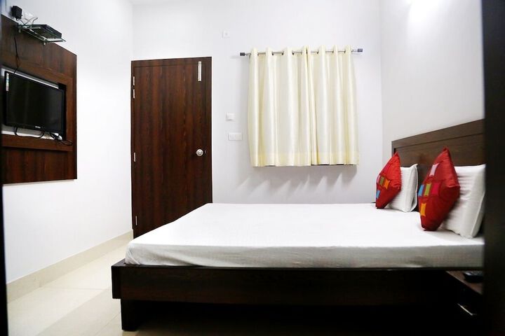 Room 10 of 16