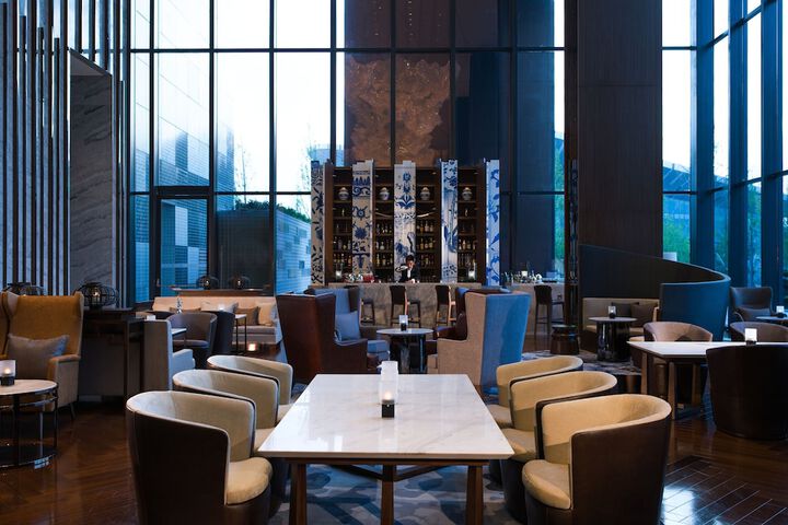 Lounge 78 of 100